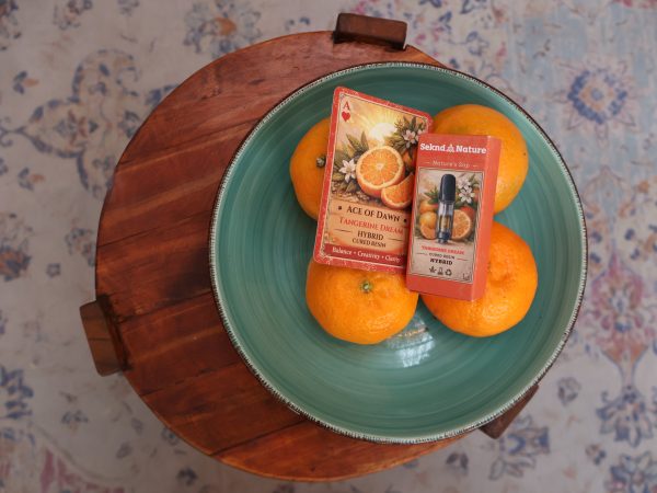 Tangerine Dream has never tasted as good as it does in Seknd Nature's cured resin vape cart. Offering a balanced, creative high, this hybrid cannabis strain is a firm favourite among Seknd Nature members. This Nature's Sap vape cart comes with a collectible playing card for the Ace of Hearts.